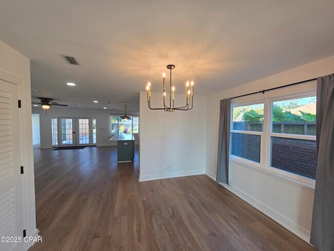 Foto del edificio - 920 W Beach Dr