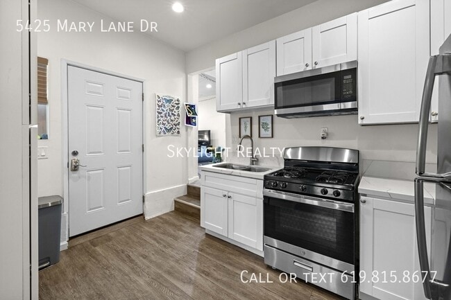 Building Photo - 5425 Mary Ln Dr