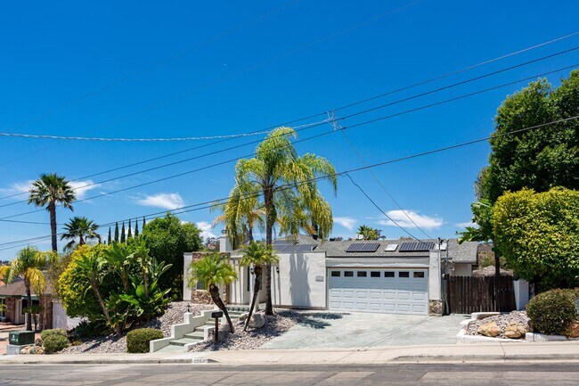 Foto del edificio - Spacious Entertainers Retreat in San Carlos!