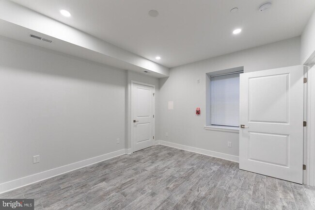 Foto del edificio - 2933 Salmon St