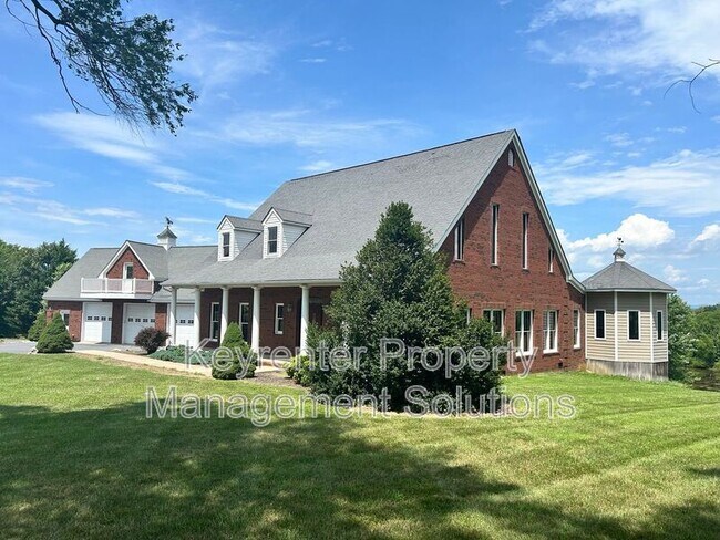 Foto del edificio - 33 Hodge Farm Ln
