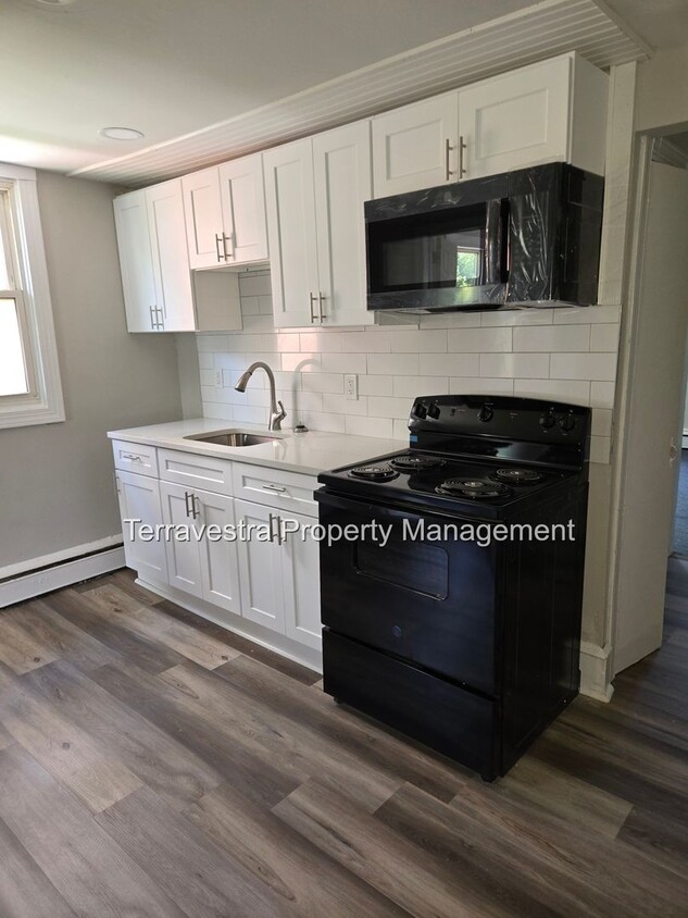 Foto principal - 223 N 2nd St