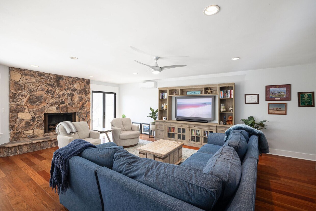 Primary Photo - Furnished Summer Rental