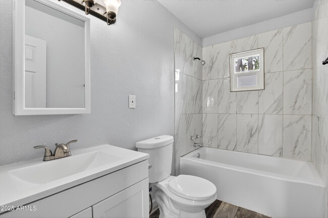 Building Photo - 1410 S 24th Ave