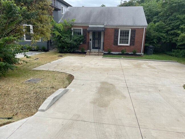 Foto del edificio - 720 Groves Park Rd