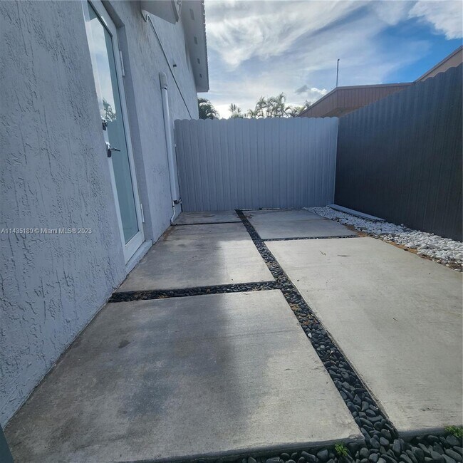 Building Photo - 3436 SW 88th Pl