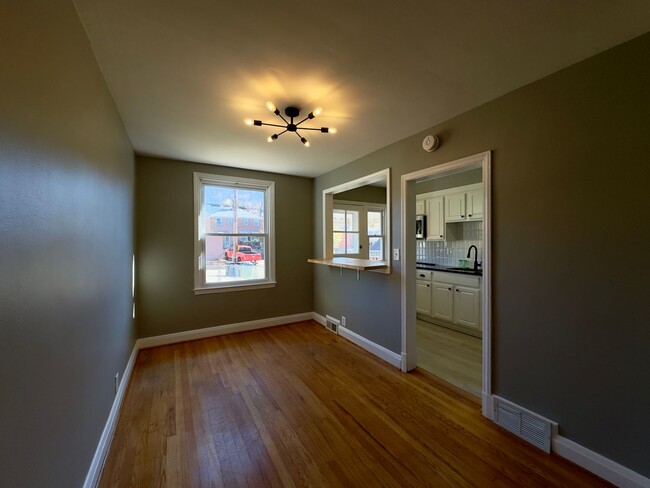 Foto del edificio - Beautiful Two-Bedroom Parkville Townhome w...