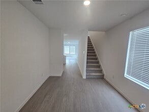 Building Photo - 5600 Geronimo St