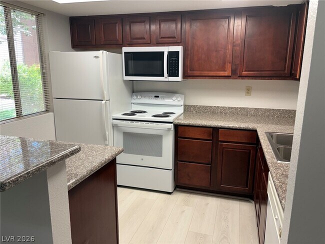 Foto del edificio - 5278 River Glen Dr