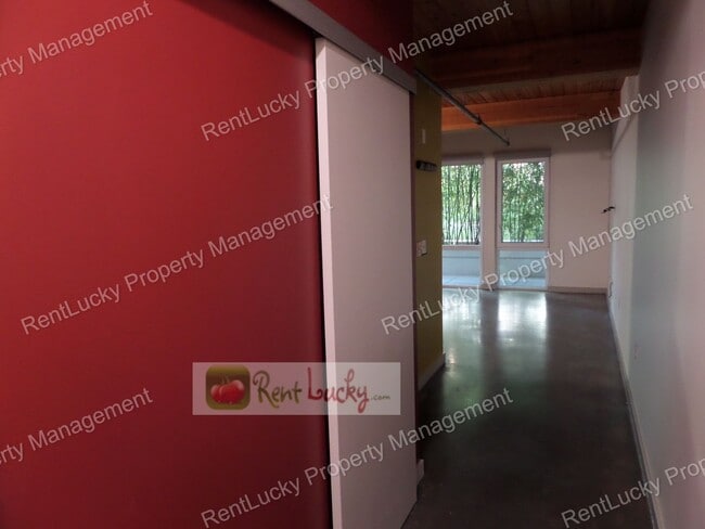 Building Photo - 401 9th Ave N