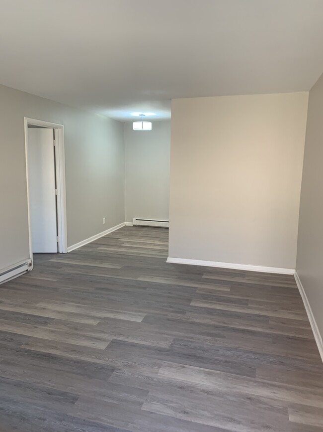 Building Photo - 3600 Hillsboro Pike