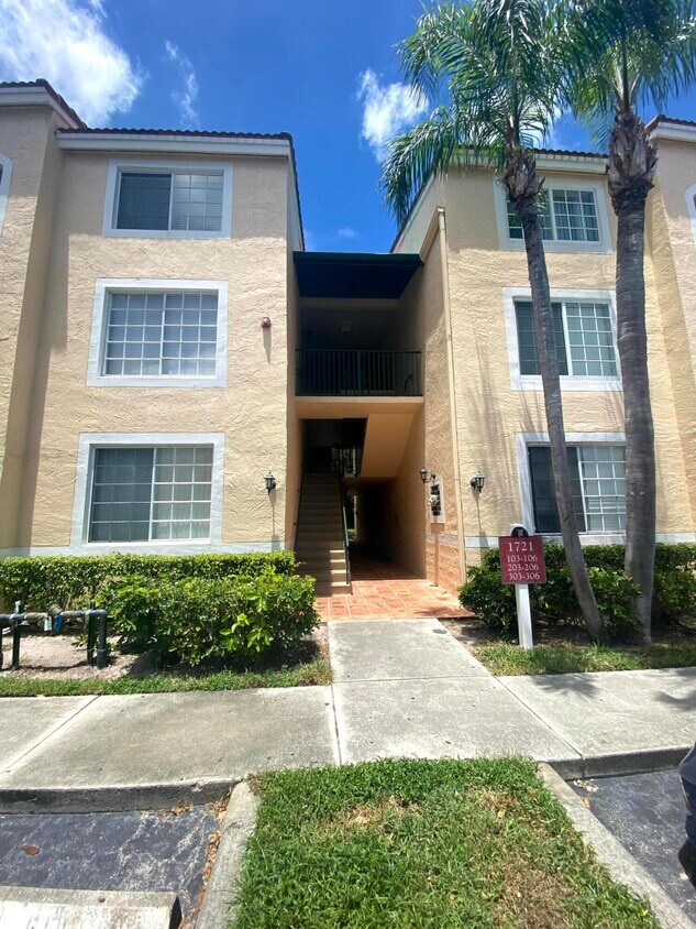 1721 Village Blvd Unit 106, West Palm Beach, FL 33409 Condo for Rent
