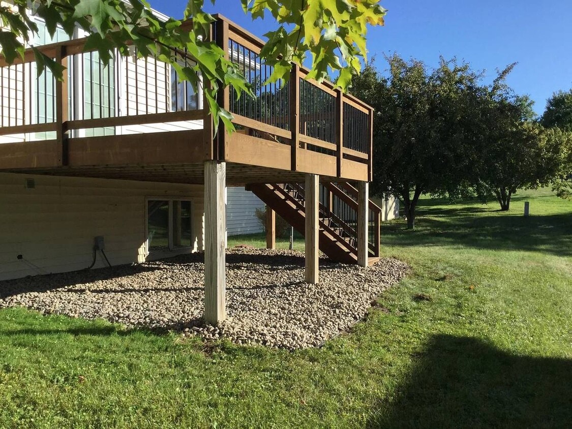 Primary Photo - 3991 Whiting Ln NE