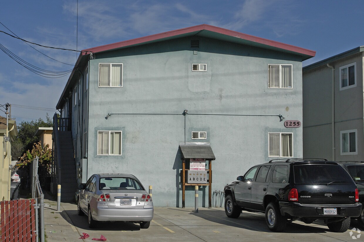 Primary Photo - 1255 Carrison St