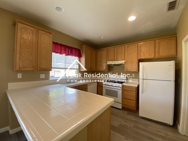 Building Photo - Nice 3bd/2.5ba Elk Grove House with 2 Car ...