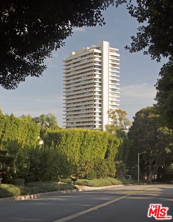 Foto principal - 9255 Doheny Rd