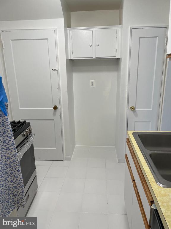 Building Photo - 12040 Valleywood Dr