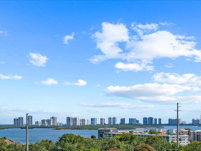 Foto del edificio - 336 Golfview Rd