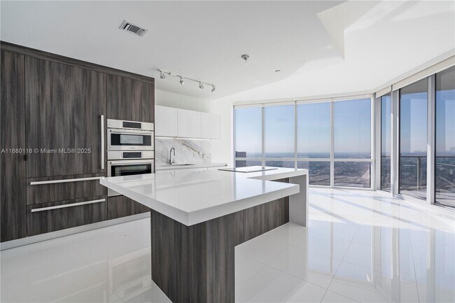Foto del edificio - 851 NE 1st Ave