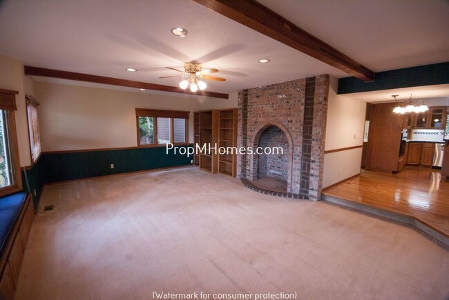 Building Photo - 6430 SW Orchid St
