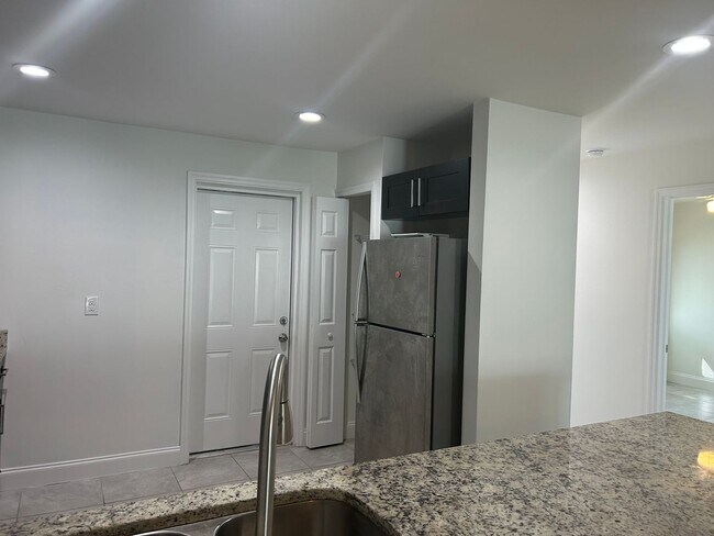 Foto del edificio - 8501-8503 Agate Street