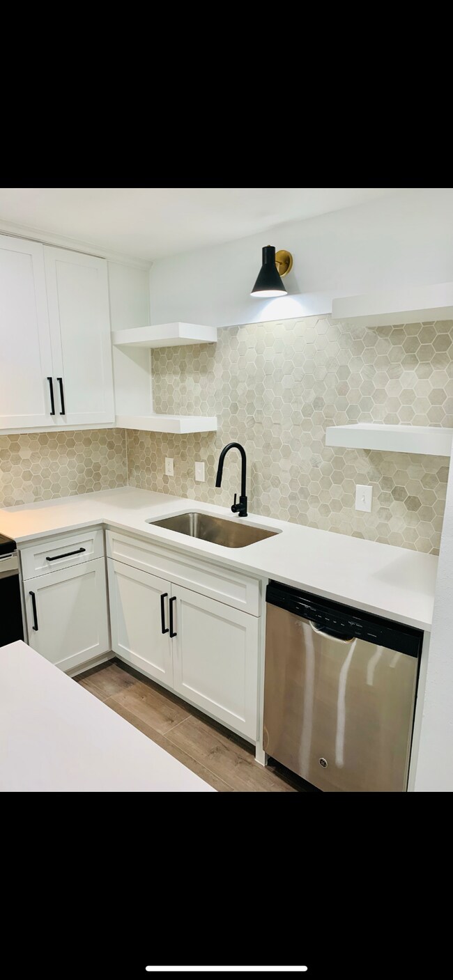 Foto del edificio - 5311 Fleetwood Oaks Ave