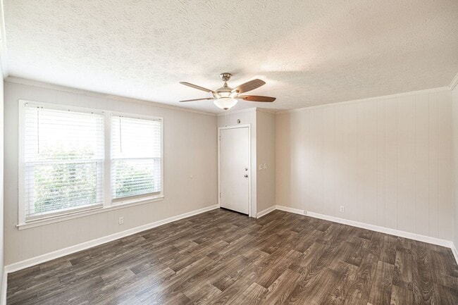 Photo - Charming Duplex Rental in Hendersonville! Townhome