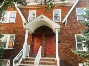 Building Photo - 10 Morton Pl