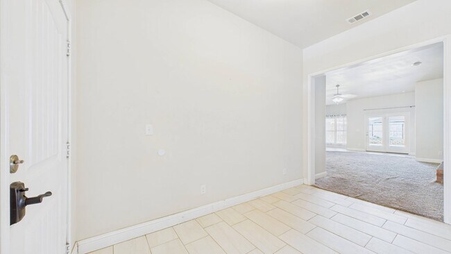 Building Photo - 9904 Aloe Ct