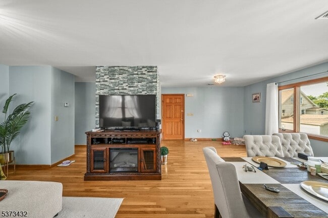 Building Photo - 391 Taylor Ave