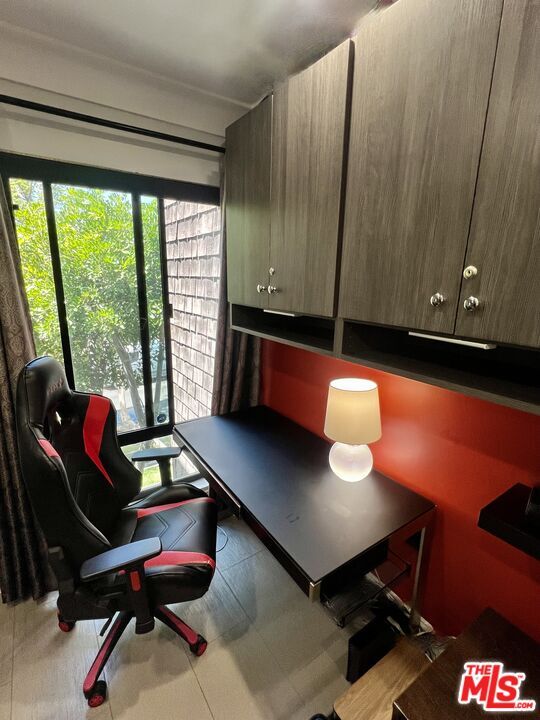 Foto del edificio - 950 Kings Rd