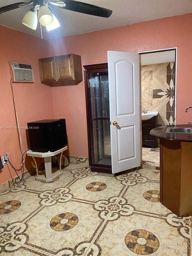 Foto del edificio - 115 NW 193rd St