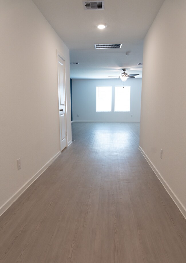 Building Photo - 3018 Mallorca Dr