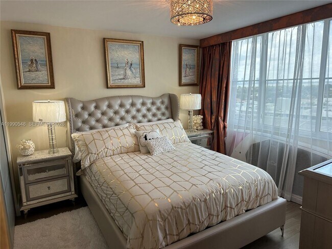 Foto del edificio - 6039 Collins Ave