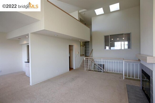 Building Photo - 27 Windward Hill