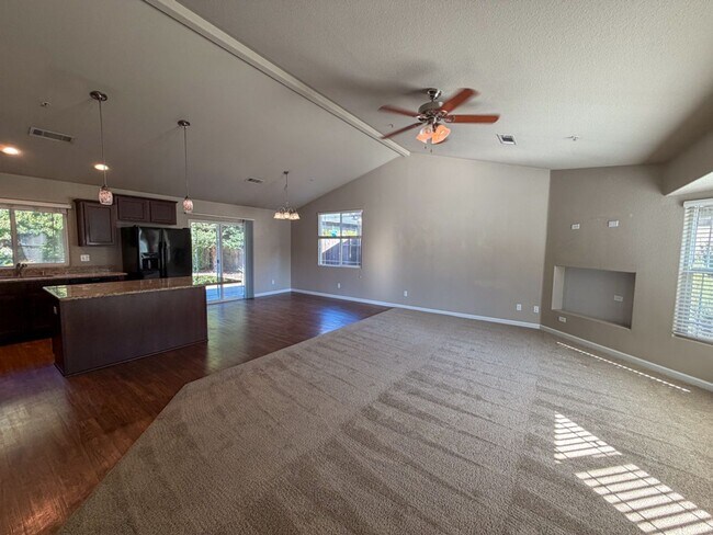 Foto del edificio - 7172 Landcaster Ct