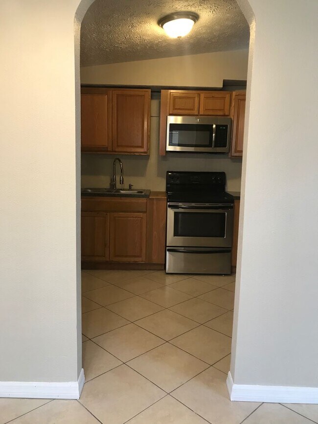 Foto del edificio - $1400 PER MONTH & $250 OFF 3RD MONTH FOR THIS 3 BEDROOM 1 BATH HOME - NEW PORT RICHEY FL