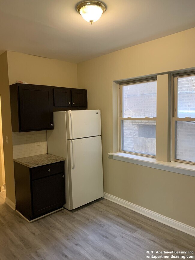 Foto del edificio - 2157 N Kenneth Ave