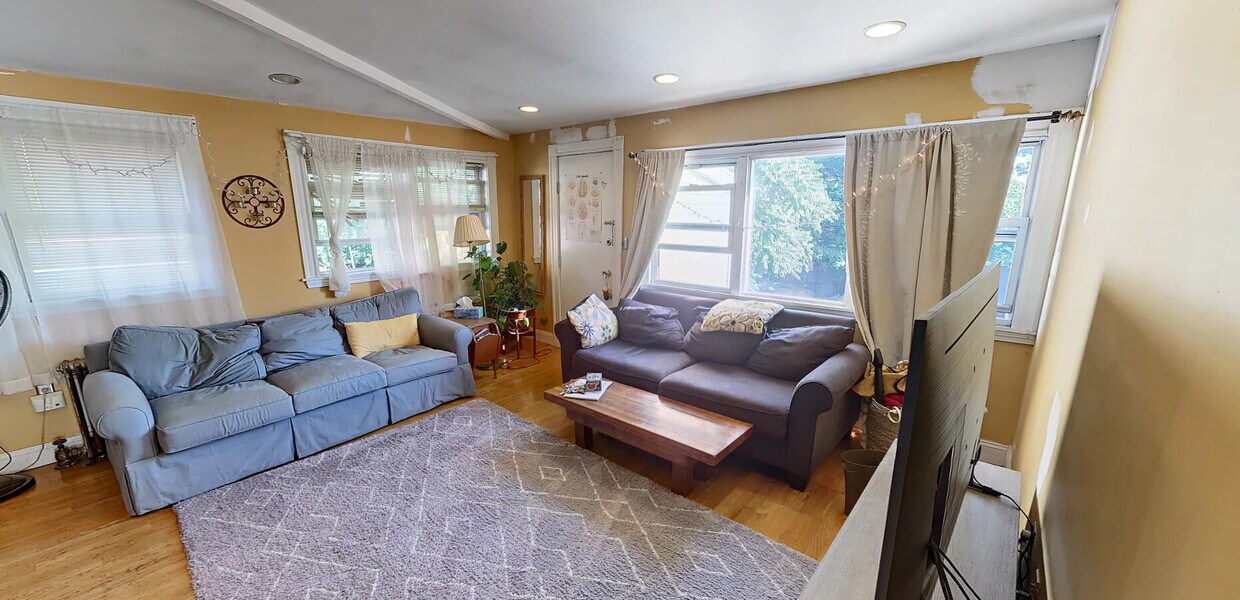 Foto principal - 2572 Massachusetts Ave