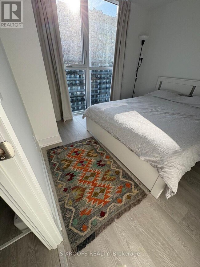 Photo du bâtiment - 2545 Simcoe St N