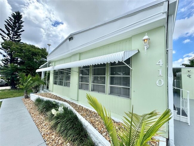 Foto del edificio - 410 49th Ave Terrace W