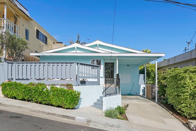Building Photo - Charming Lantern District Bungalow
