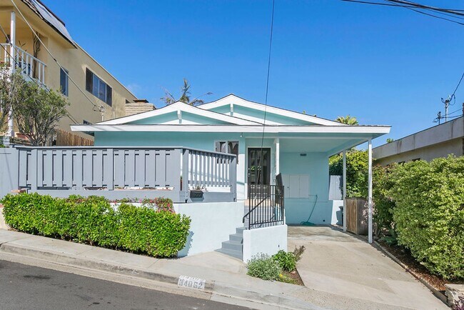 Foto del edificio - Charming Lantern District Bungalow