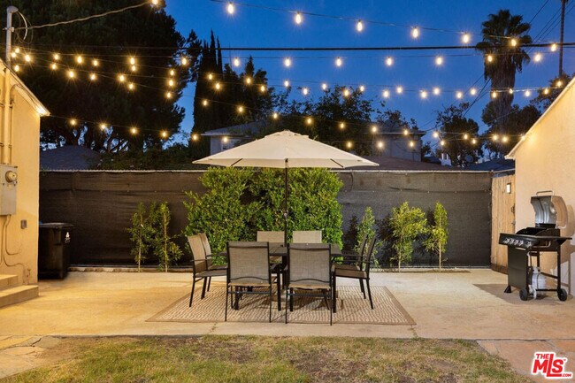 Foto del edificio - 4744 Farmdale Ave