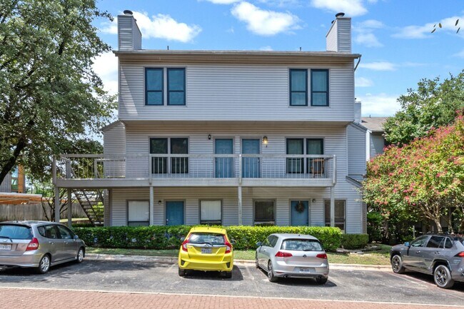 Foto del edificio - MOVE-IN TODAY: Updated 3 BR / 2.5 BA in S Austin - Walkable Location - W/D Included