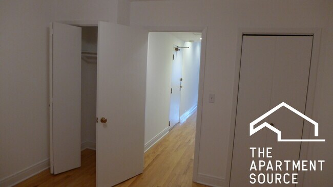 Building Photo - 449 W Belden Ave