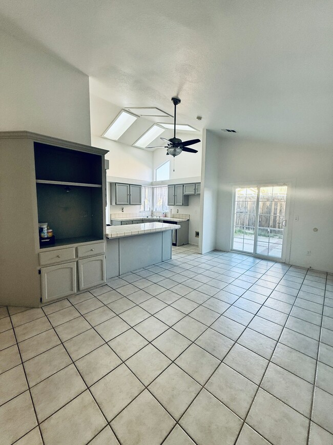 Building Photo - 1637 Trinity Way