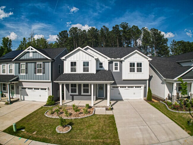 Foto del edificio - 425 Shadow Falls Dr