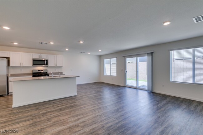 Foto del edificio - 2646 Snapdragon Fls Ave
