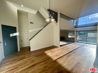 Foto del edificio - 390 S Sepulveda Blvd